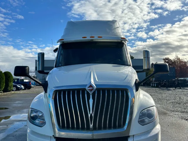 2019 International LT625 — photo 1 of 1