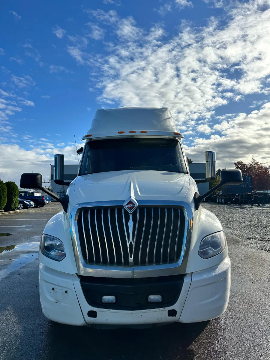 2019 International LT625 — photo 1 of 1