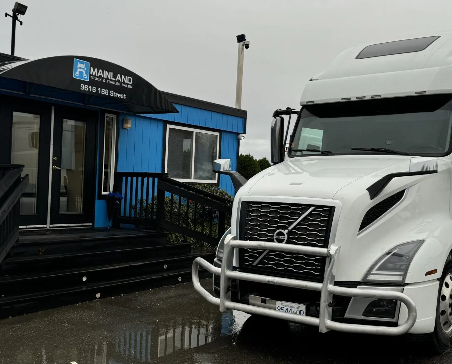 2022 Volvo VNL 760 — photo 1 of 4