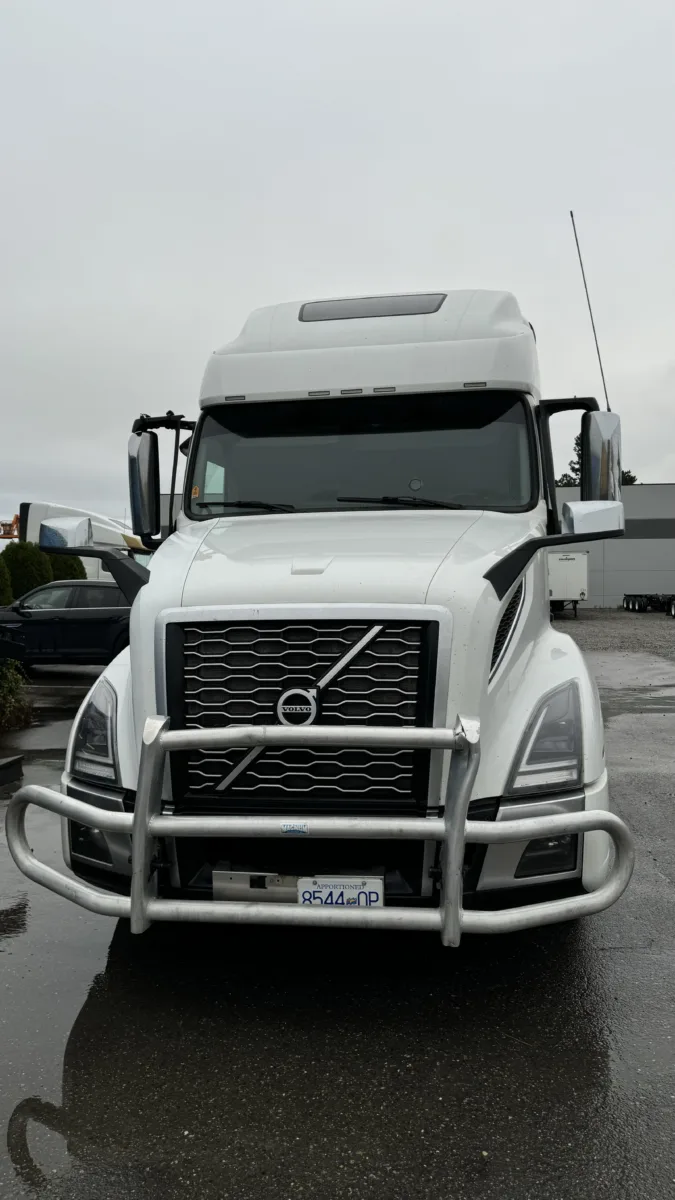2022 Volvo VNL 760 — photo 2 of 4