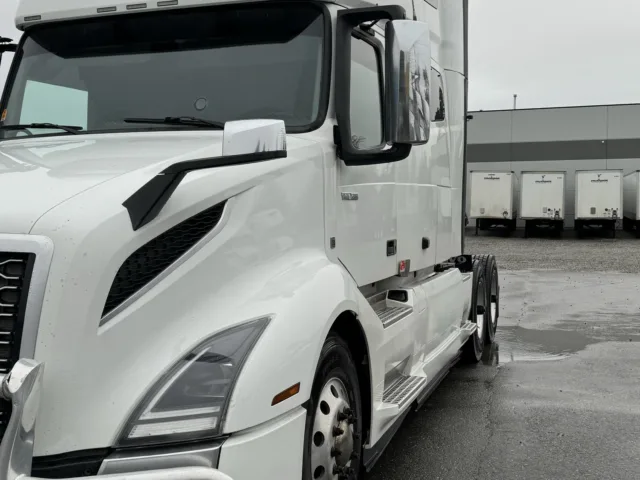 2022 Volvo VNL 760 — photo 3 of 4