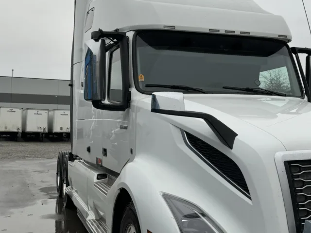 2022 Volvo VNL 760 — photo 4 of 4