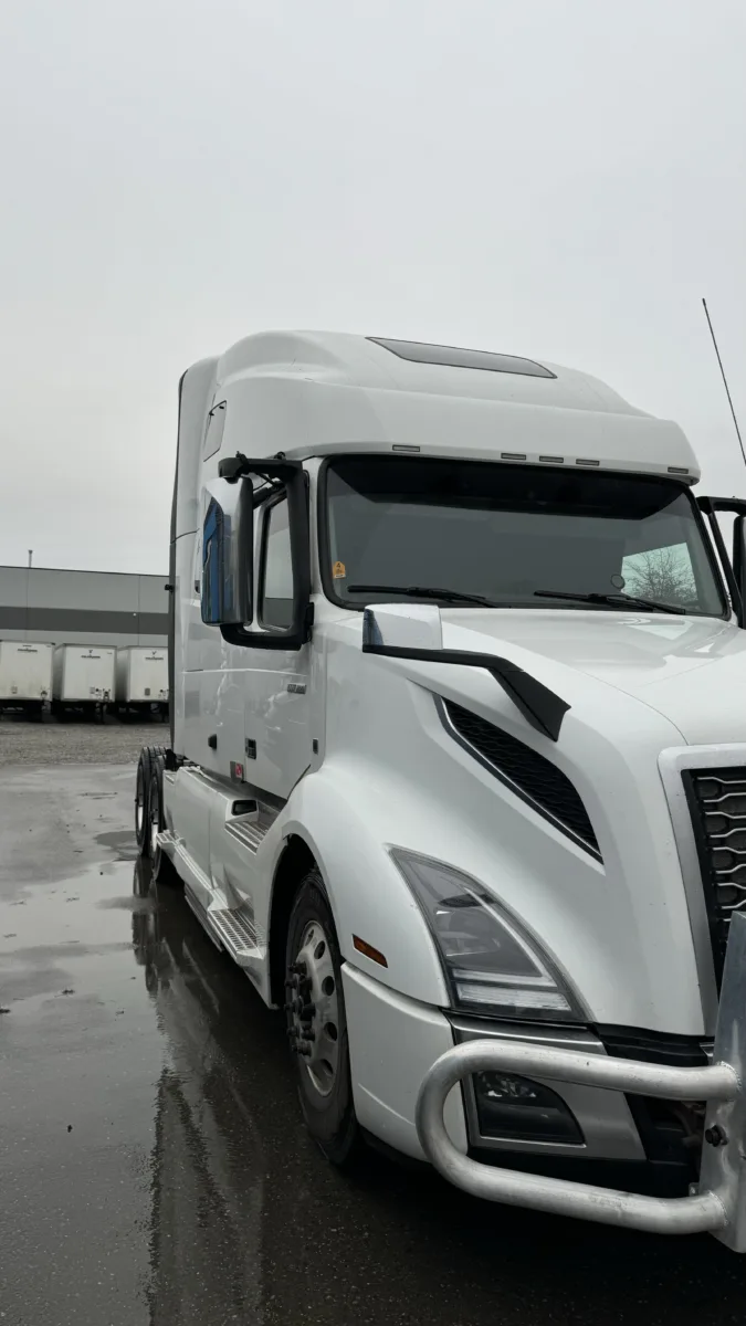 2022 Volvo VNL 760 — photo 4 of 4
