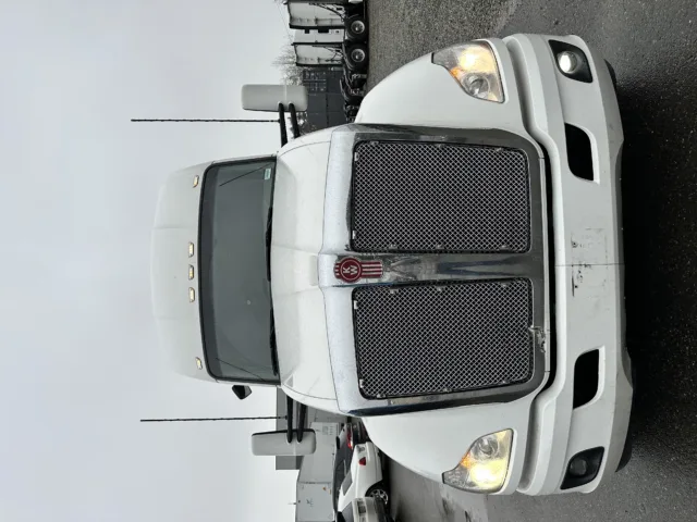 2019 Kenworth T680 — photo 2 of 13