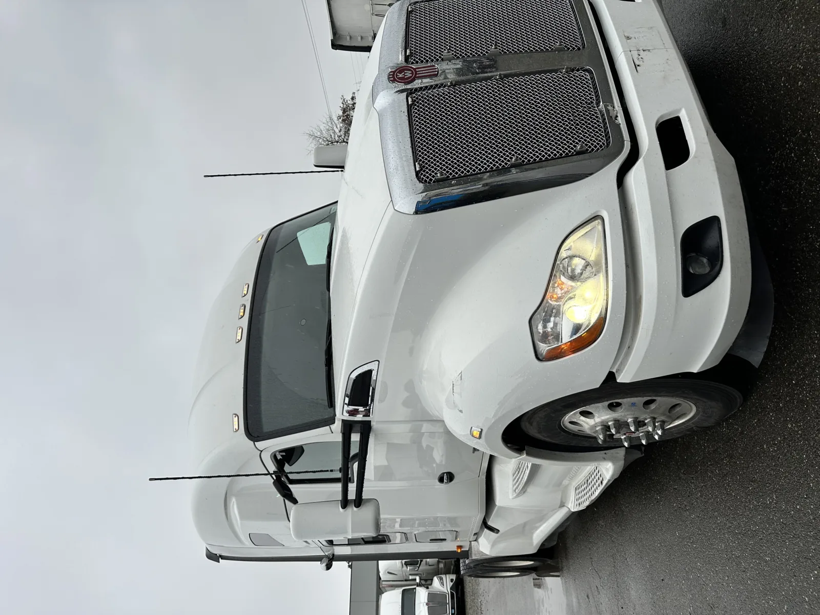 2019 Kenworth T680 — photo 9 of 13