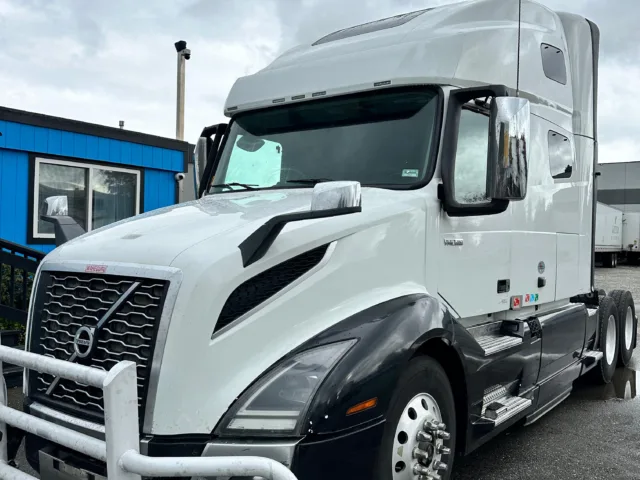 2020 Volvo VNL 760 — photo 1 of 1