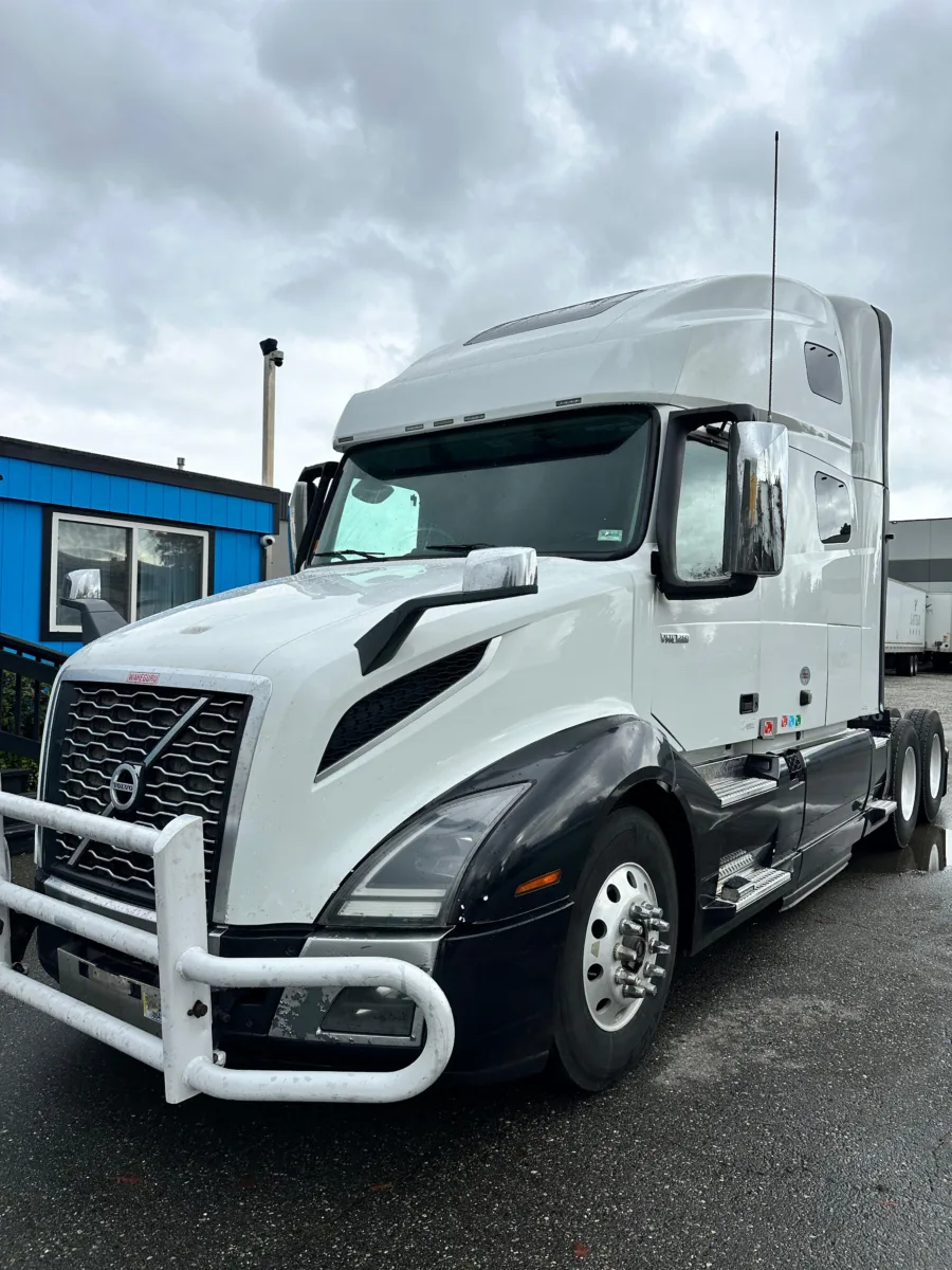 2020 Volvo VNL 760 — photo 1 of 1