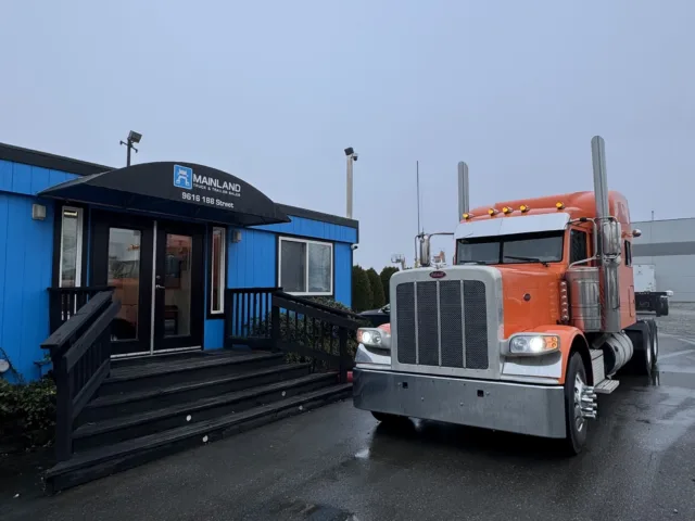 2021 Peterbilt 389 — photo 1 of 1
