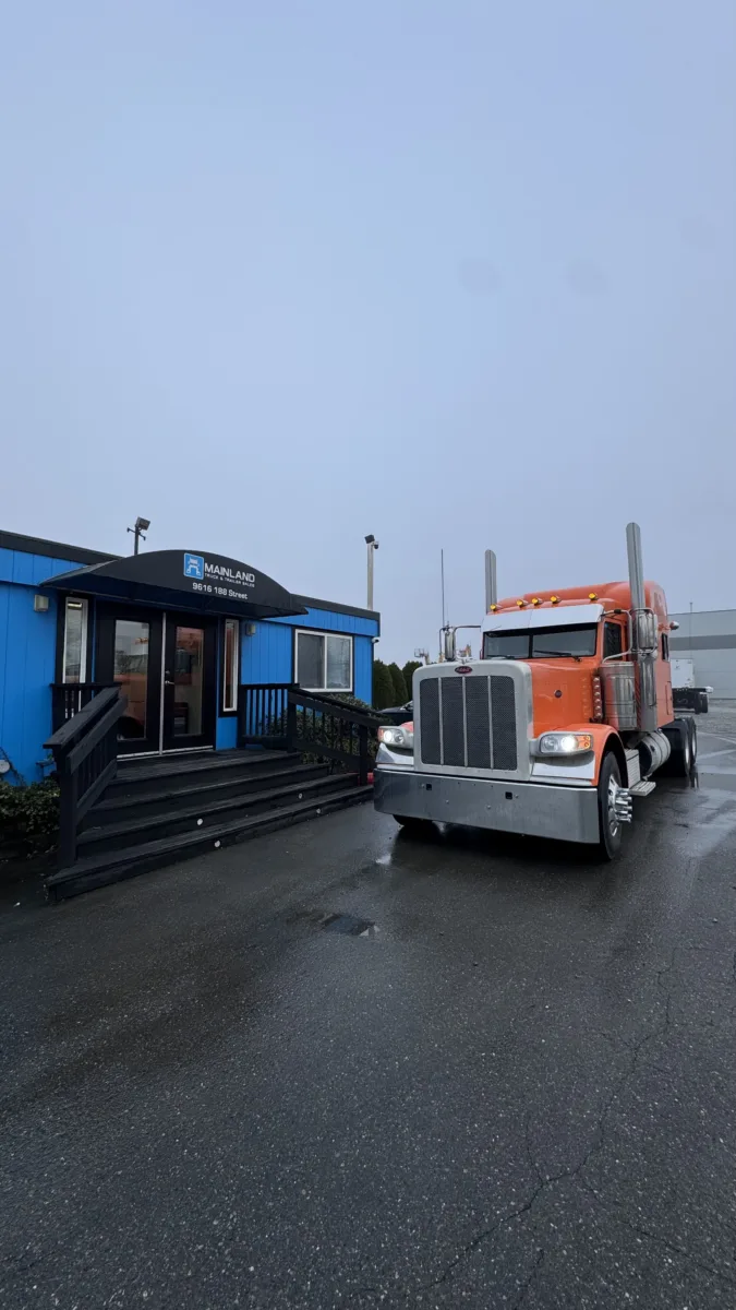 2021 Peterbilt 389 — photo 1 of 1