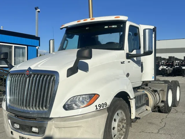 2019 International ProStar Day Cab — photo 1 of 1
