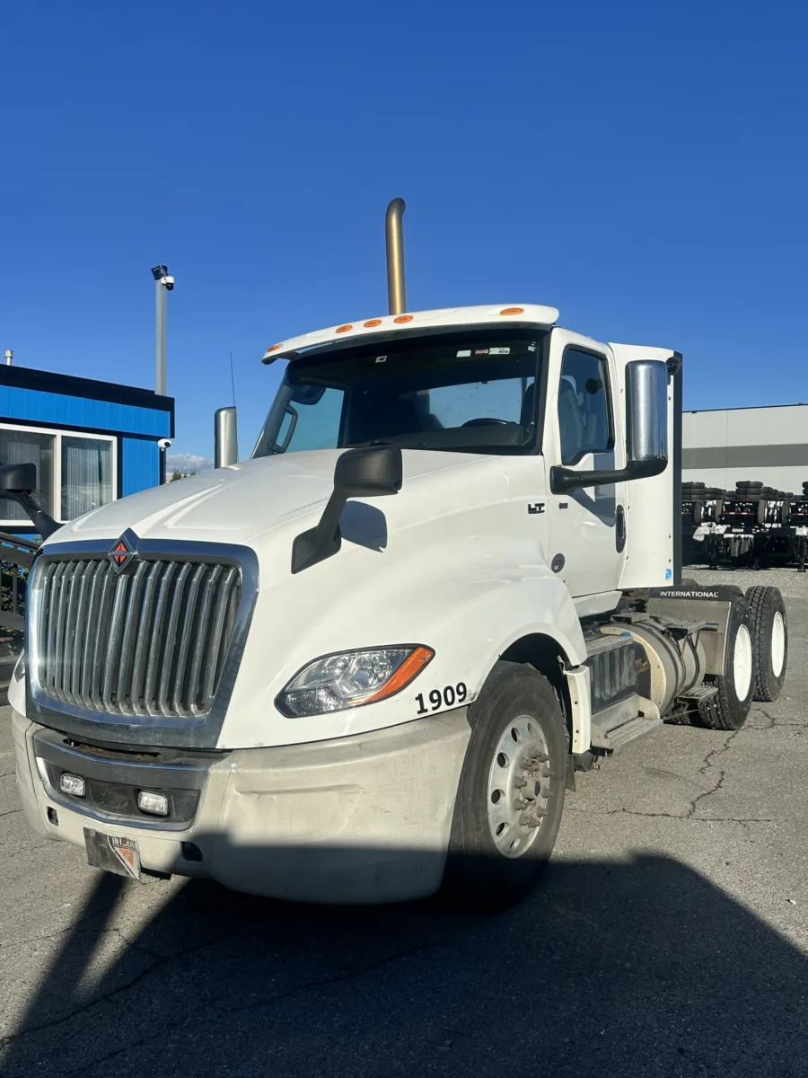 2019 International ProStar Day Cab — photo 1 of 1