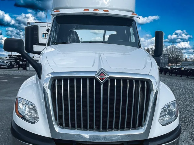 2019 International LT625 — photo 1 of 17