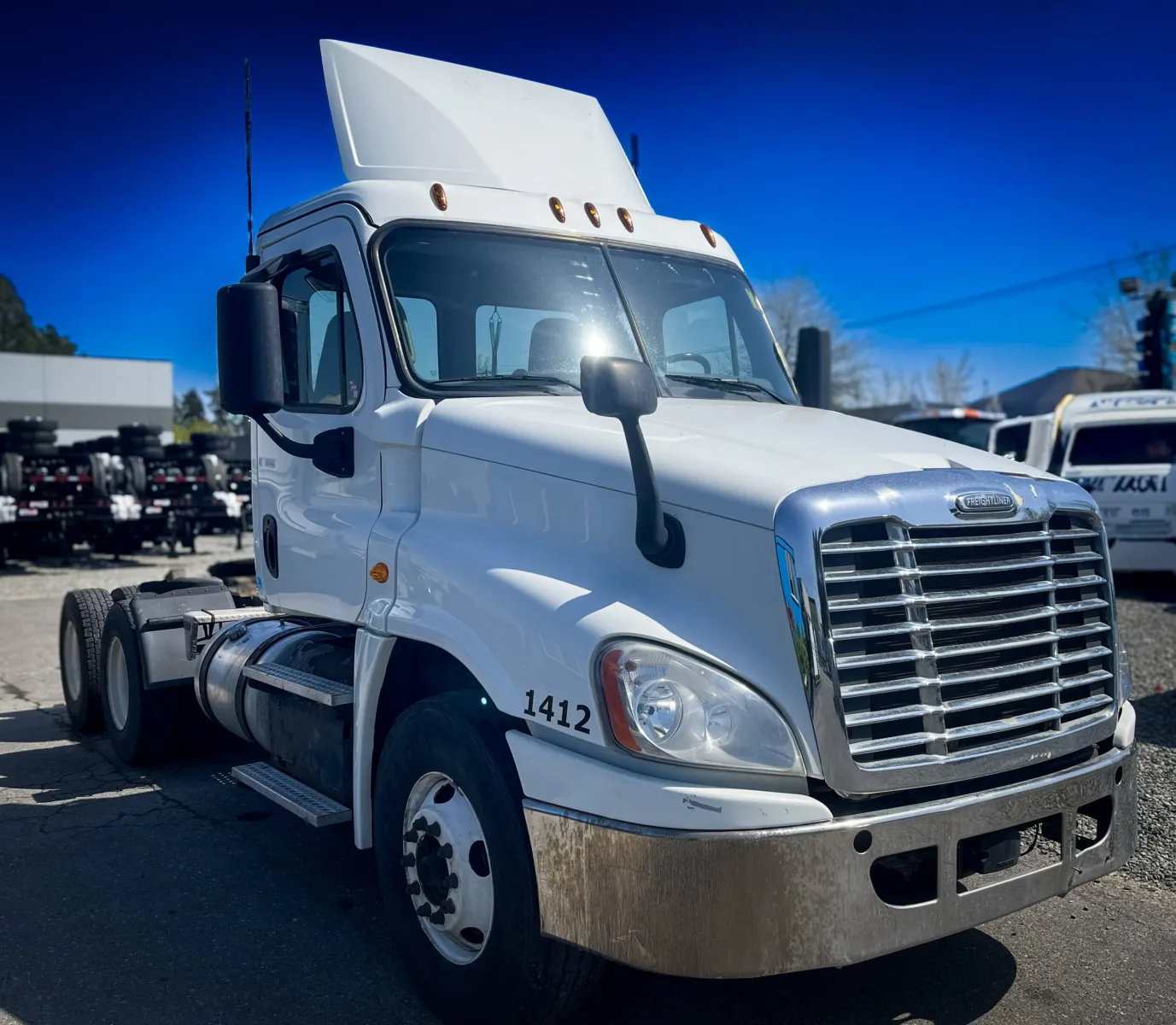 2018 Freightliner Cascadia Day Cab — photo 1 of 13