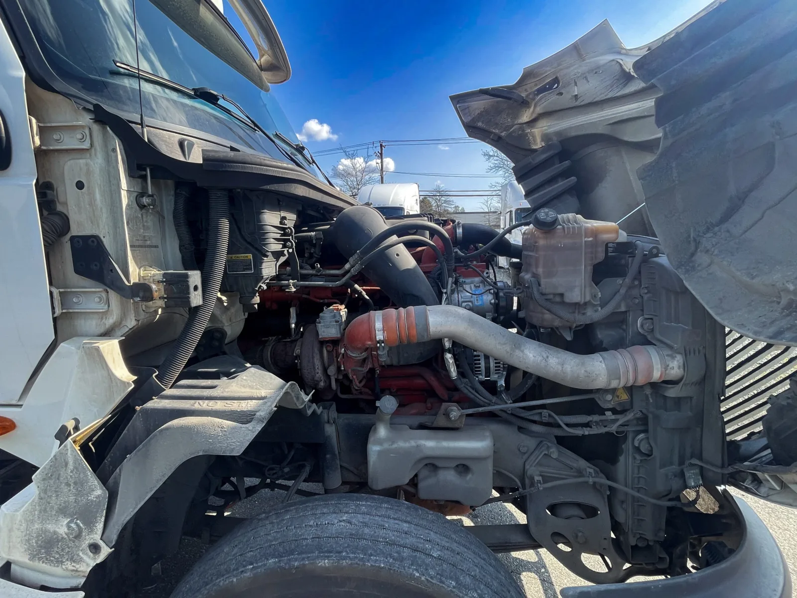 2019 International LT625 — photo 10 of 17