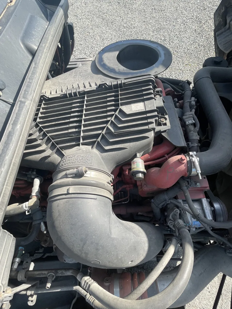 2019 International LT625 — photo 11 of 17