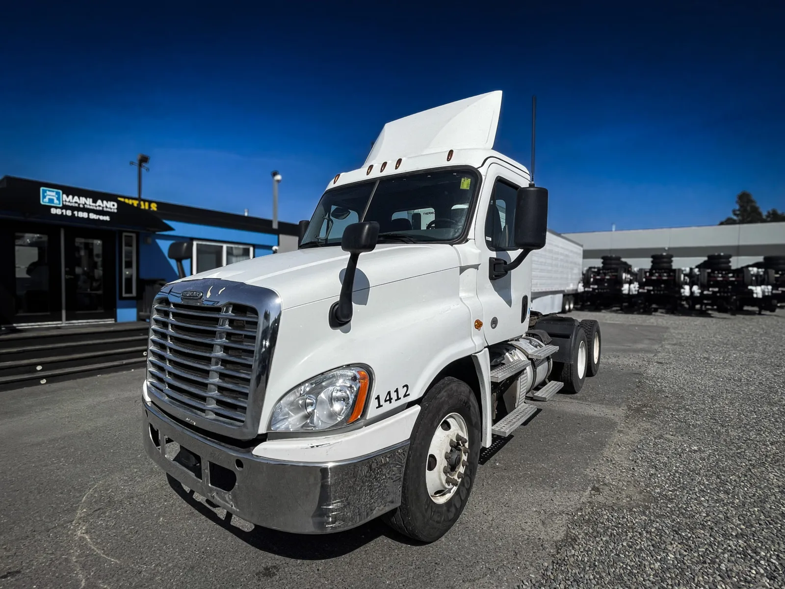 2018 Freightliner Cascadia Day Cab — photo 13 of 13