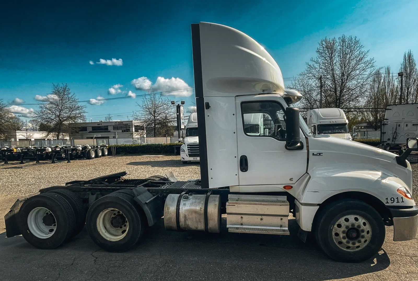 2019 International LT625 — photo 17 of 17