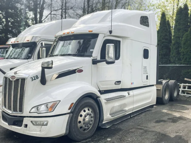 2023 Peterbilt 579 — photo 3 of 15