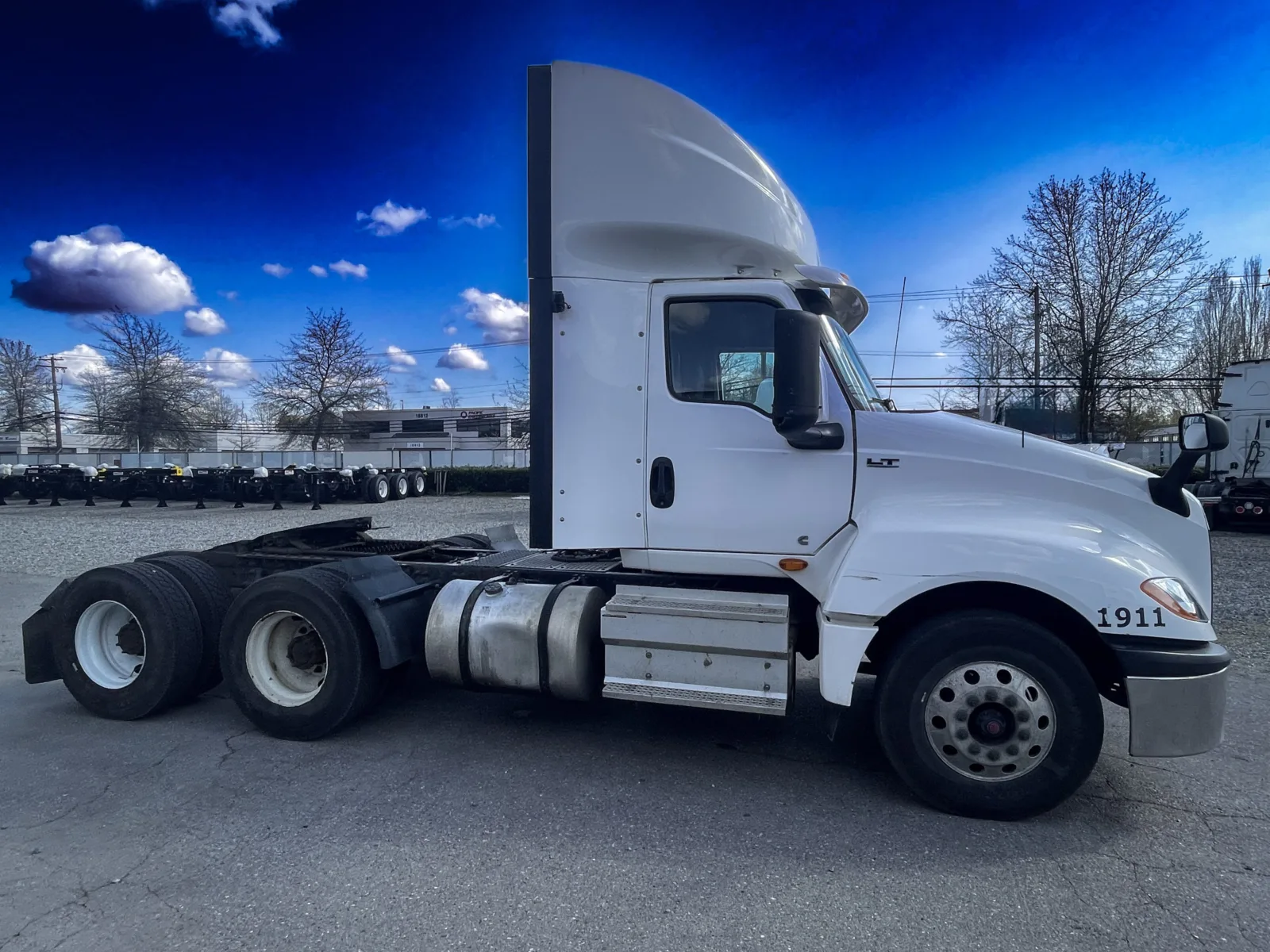 2019 International LT625 — photo 3 of 17