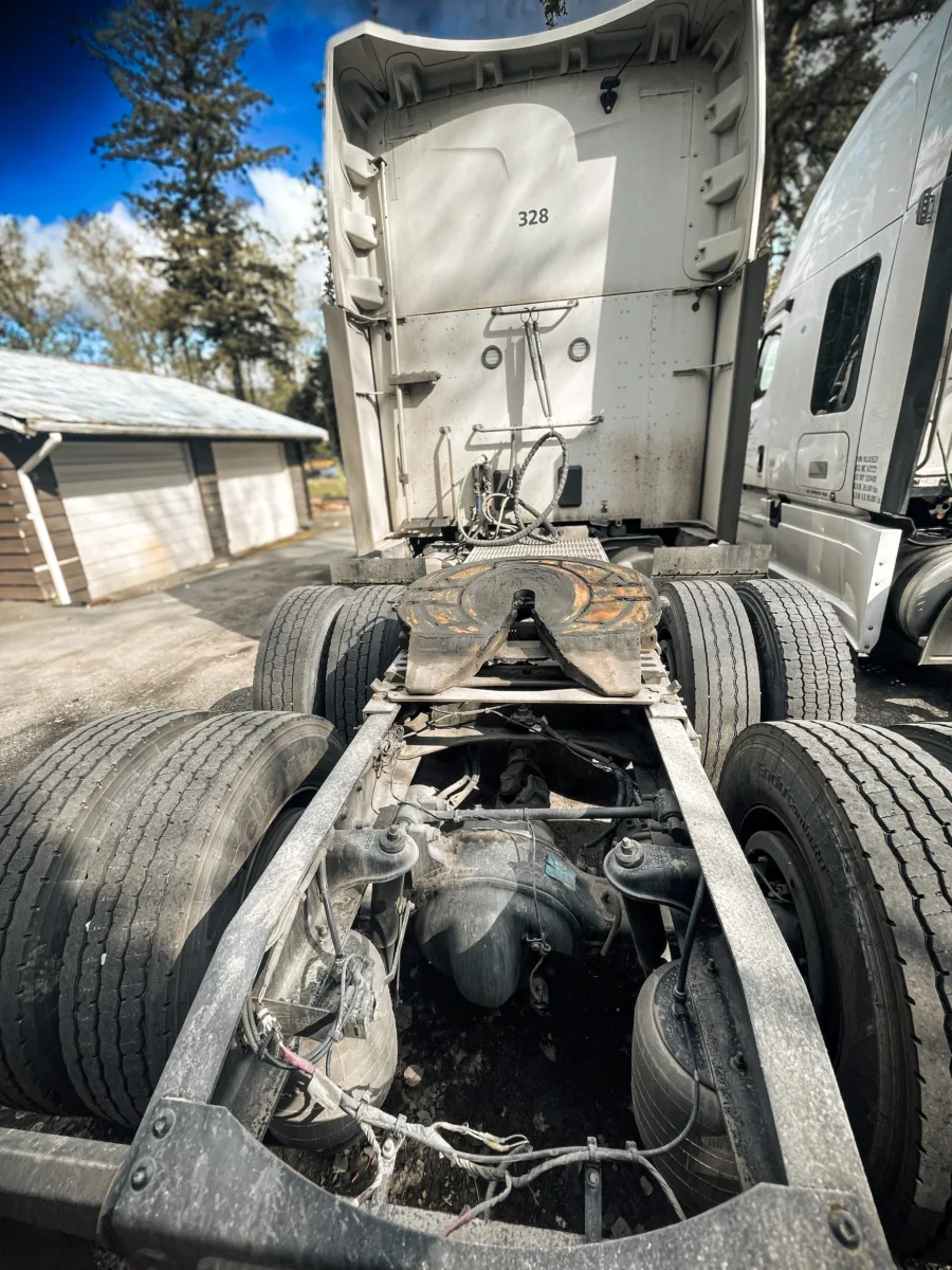 2023 Peterbilt 579 — photo 5 of 15