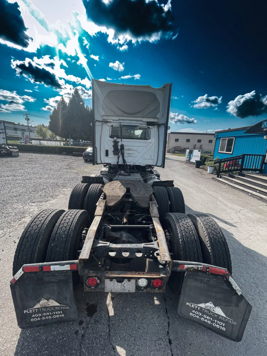 2019 International LT625 — photo 5 of 17
