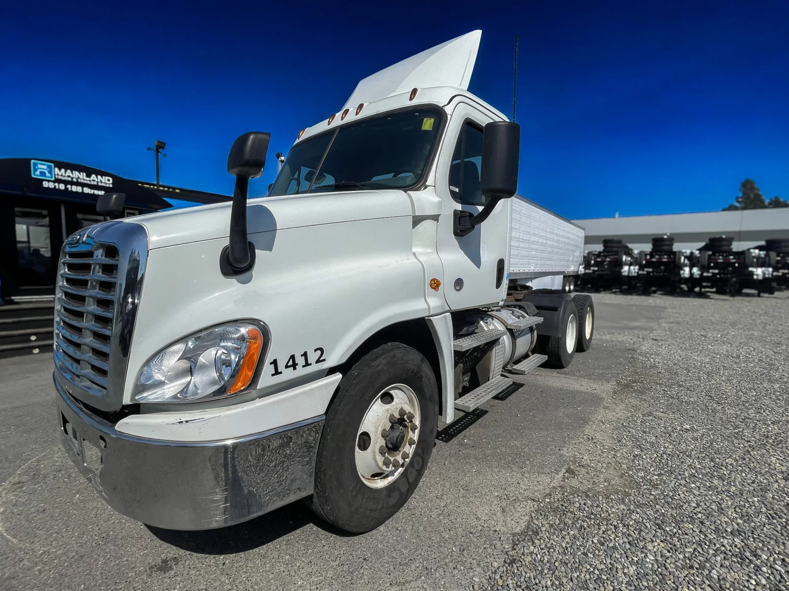 2018 Freightliner Cascadia Day Cab — photo 6 of 13
