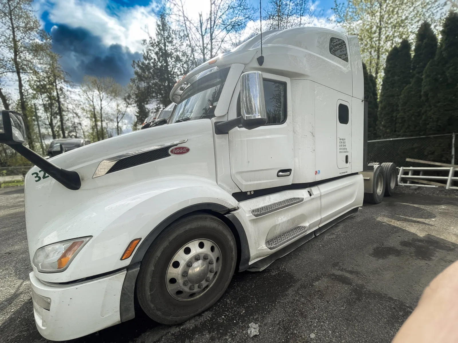 2023 Peterbilt 579 — photo 8 of 15