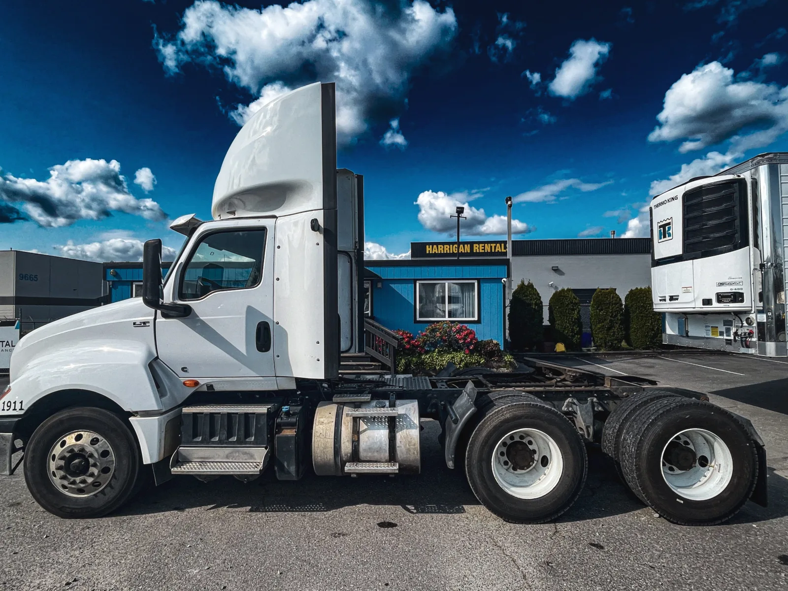 2019 International LT625 — photo 8 of 17
