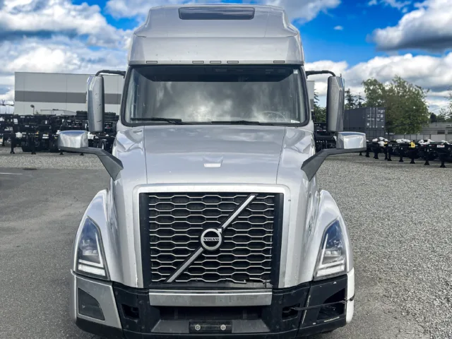 2020 Volvo VNL 760 — photo 1 of 13