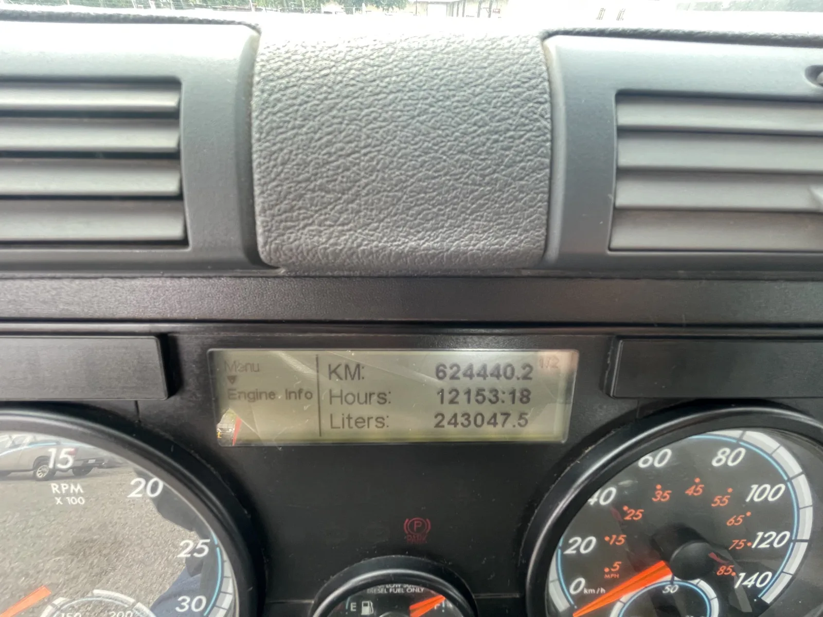 2019 Freightliner Day Cab — photo 9 of 13