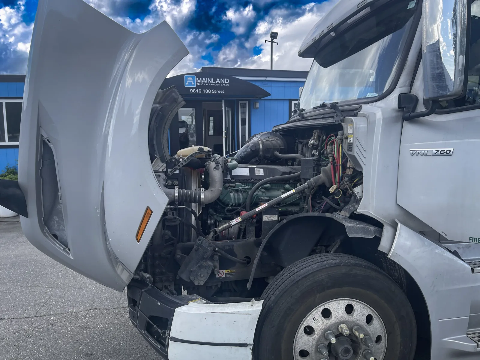 2020 Volvo VNL 760 — photo 11 of 13