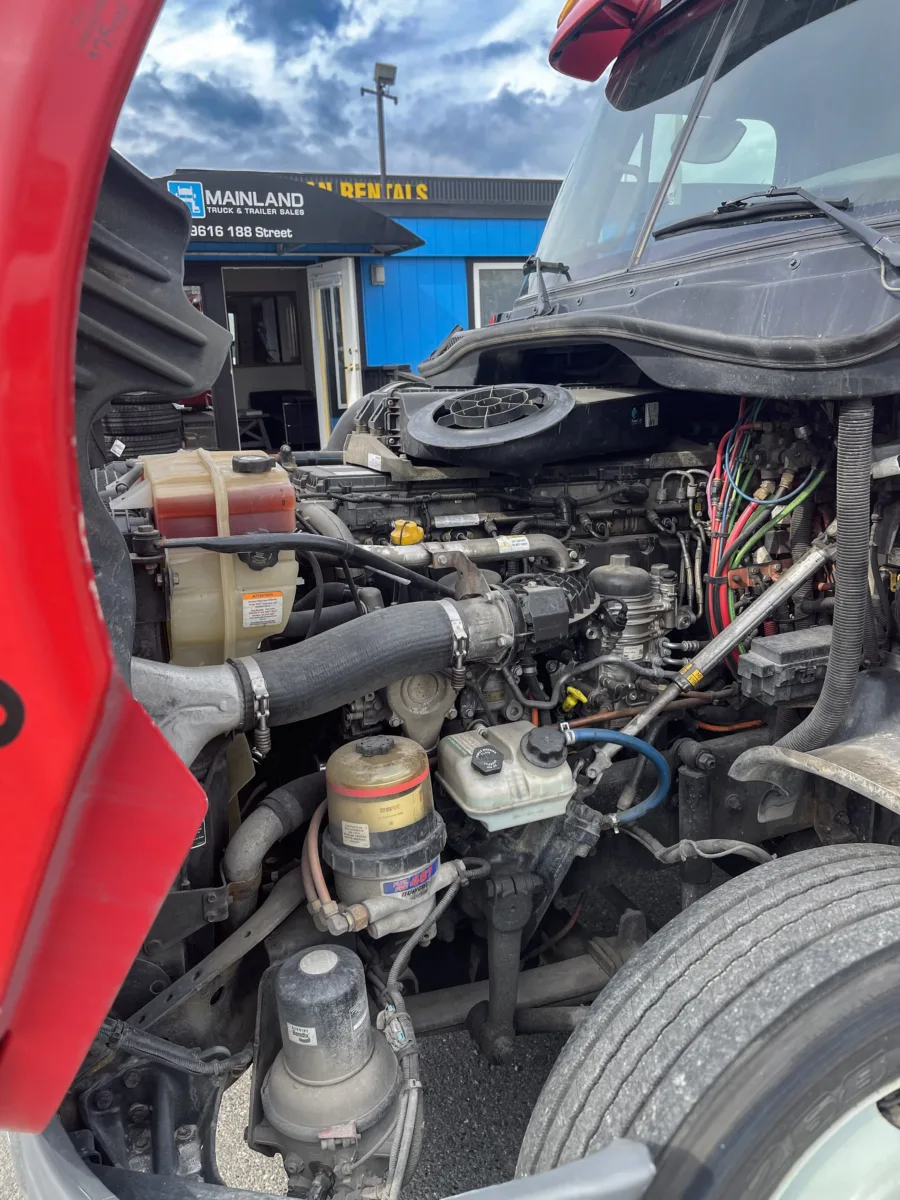 2019 Freightliner Day Cab — photo 12 of 13