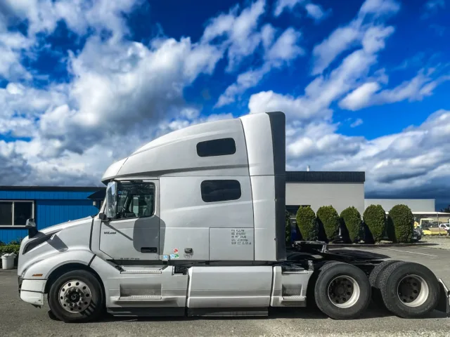 2020 Volvo VNL 760 — photo 3 of 13