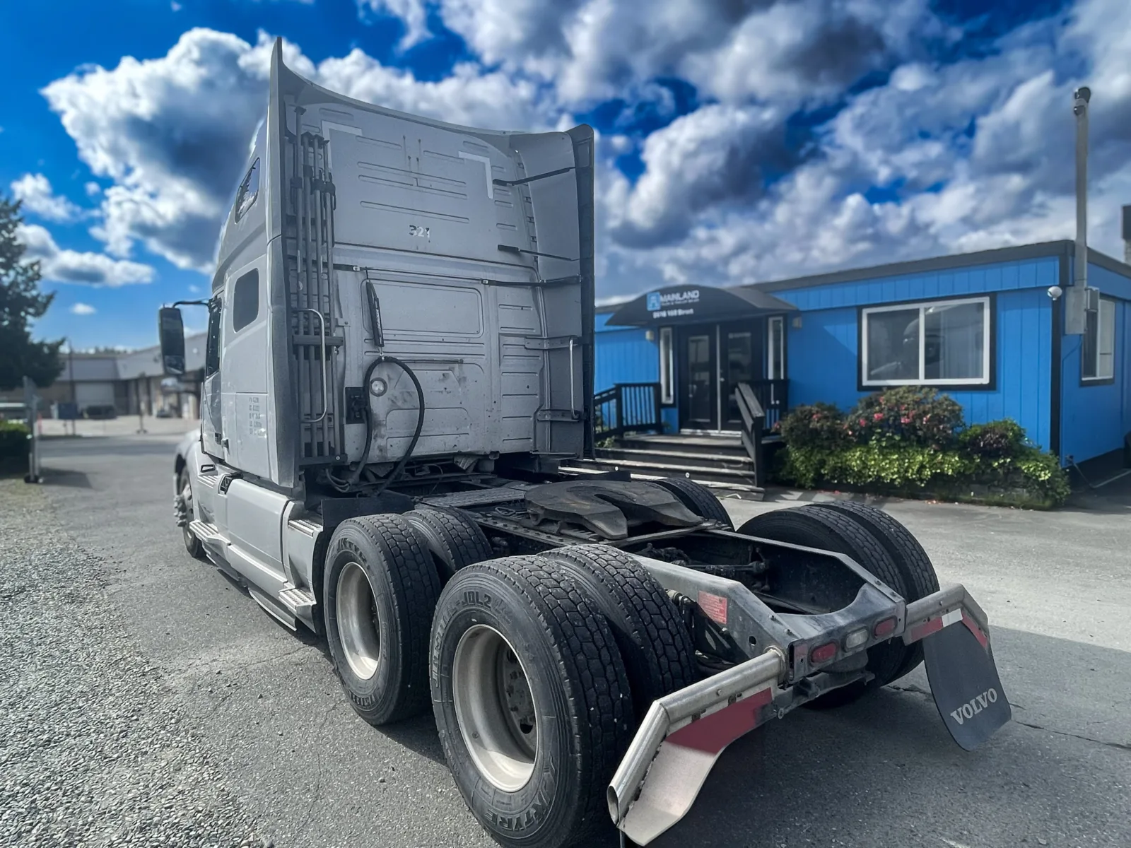 2020 Volvo VNL 760 — photo 4 of 13