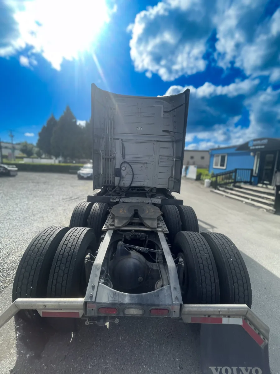 2020 Volvo VNL 760 — photo 5 of 13