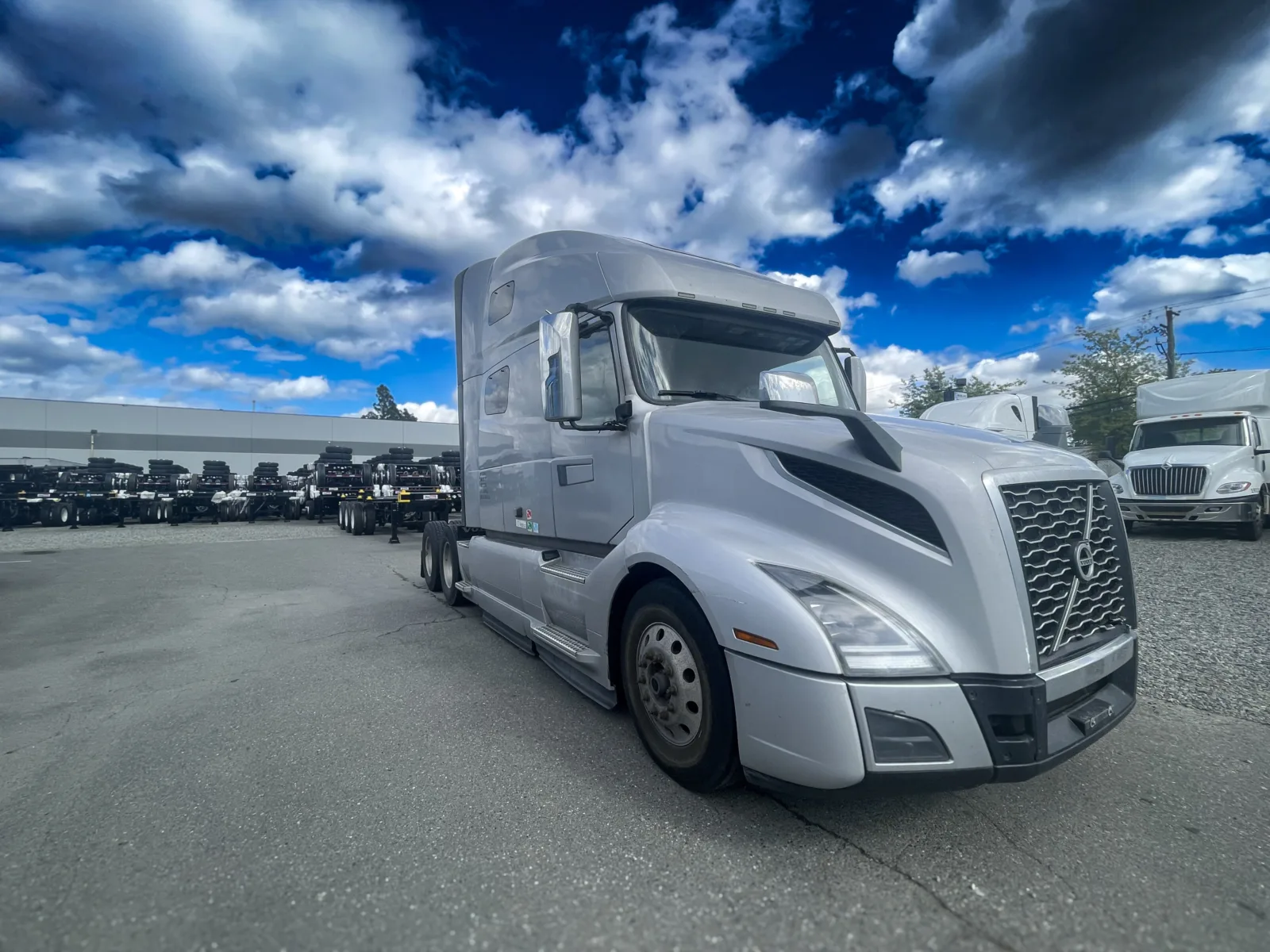2020 Volvo VNL 760 — photo 7 of 13