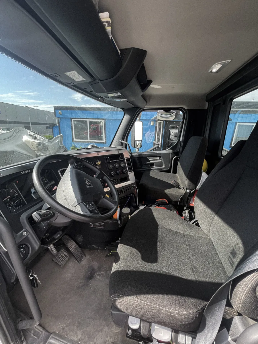 2023 Western Star 47X — photo 7 of 8