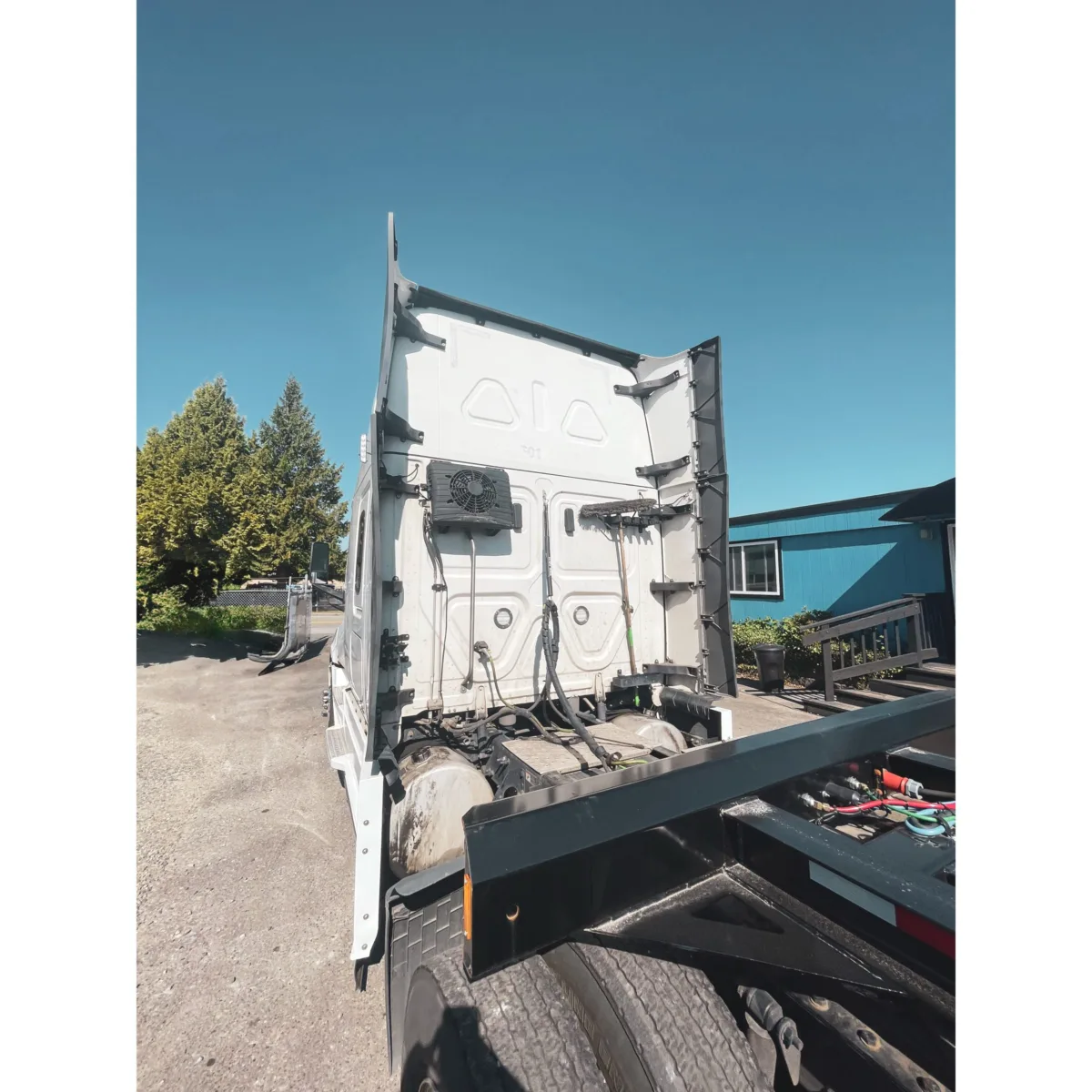 2024 Freightliner Cascadia — photo 1 of 10