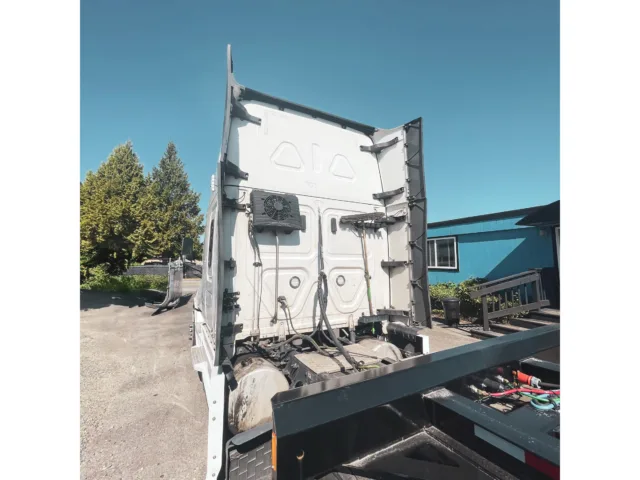 2024 Freightliner Cascadia — photo 1 of 10