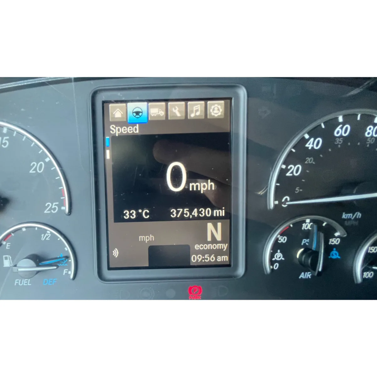 2024 Freightliner Cascadia — photo 2 of 10