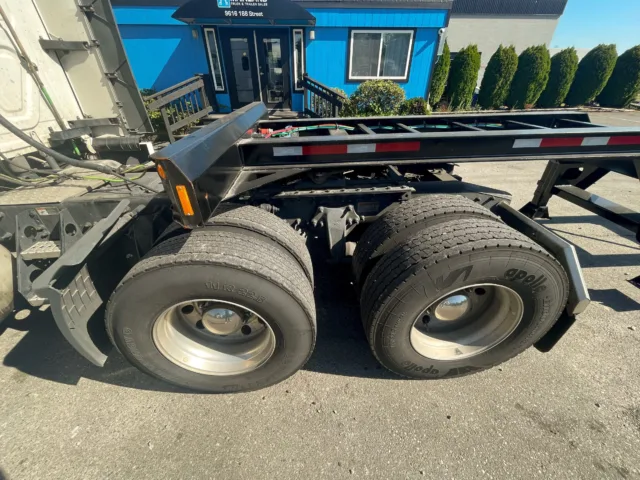 2024 Freightliner Cascadia — photo 4 of 10