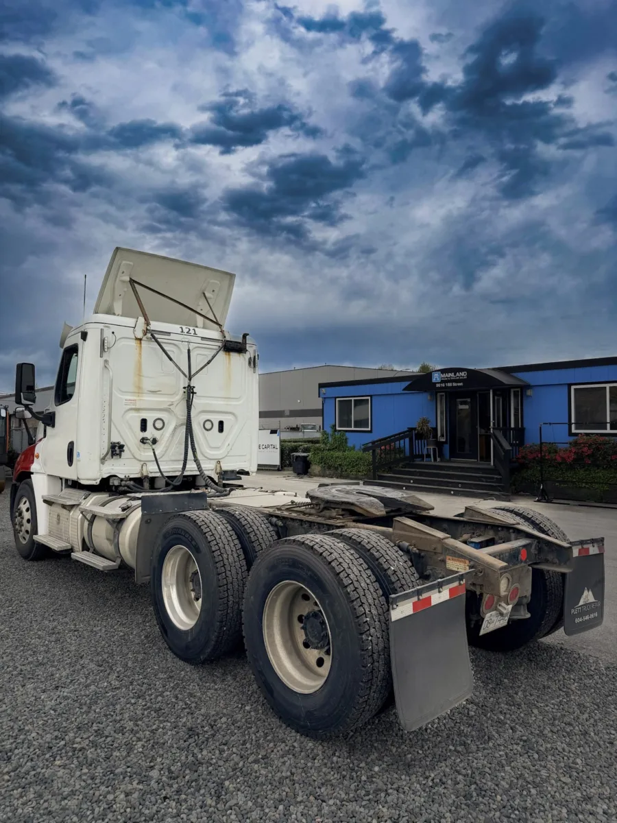 2018 Freightliner Cascadia — photo 4 of 12