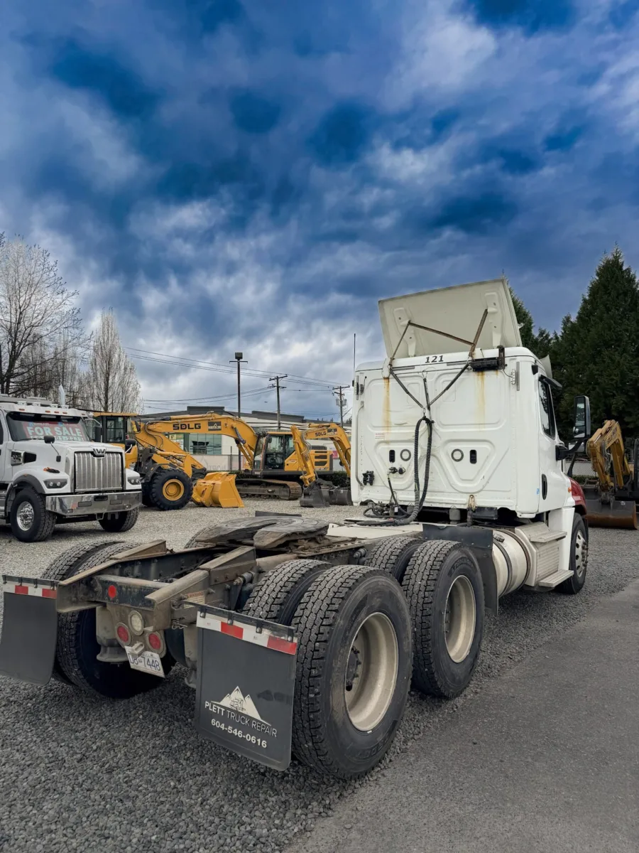 2018 Freightliner Cascadia — photo 6 of 12