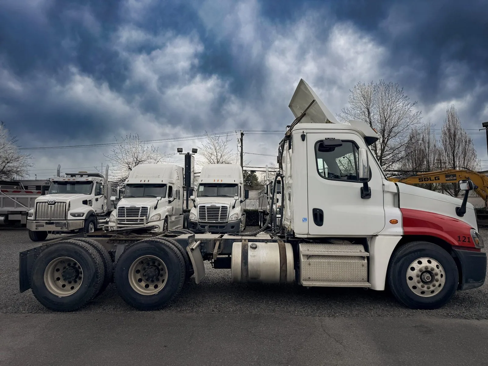 2018 Freightliner Cascadia — photo 7 of 12