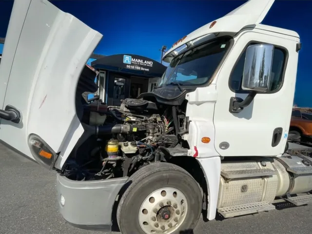 2018 Freightliner Cascadia Day Cab — photo 2 of 8