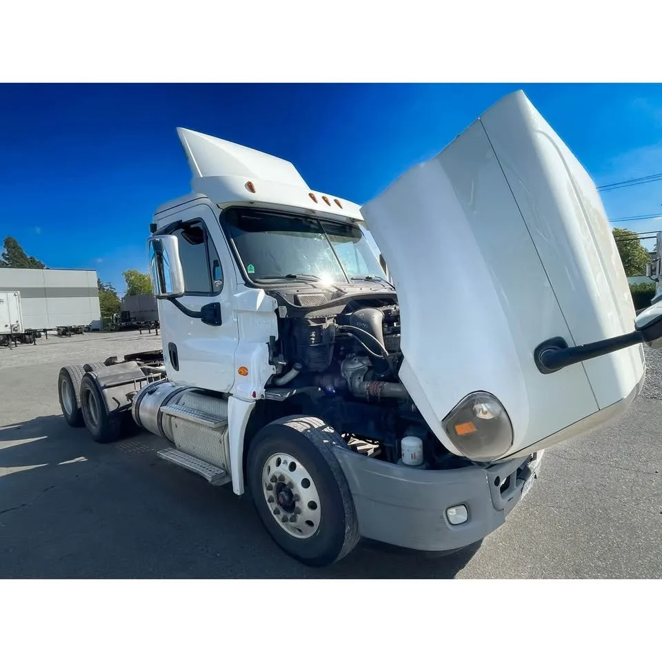 2018 Freightliner Cascadia Day Cab — photo 3 of 8
