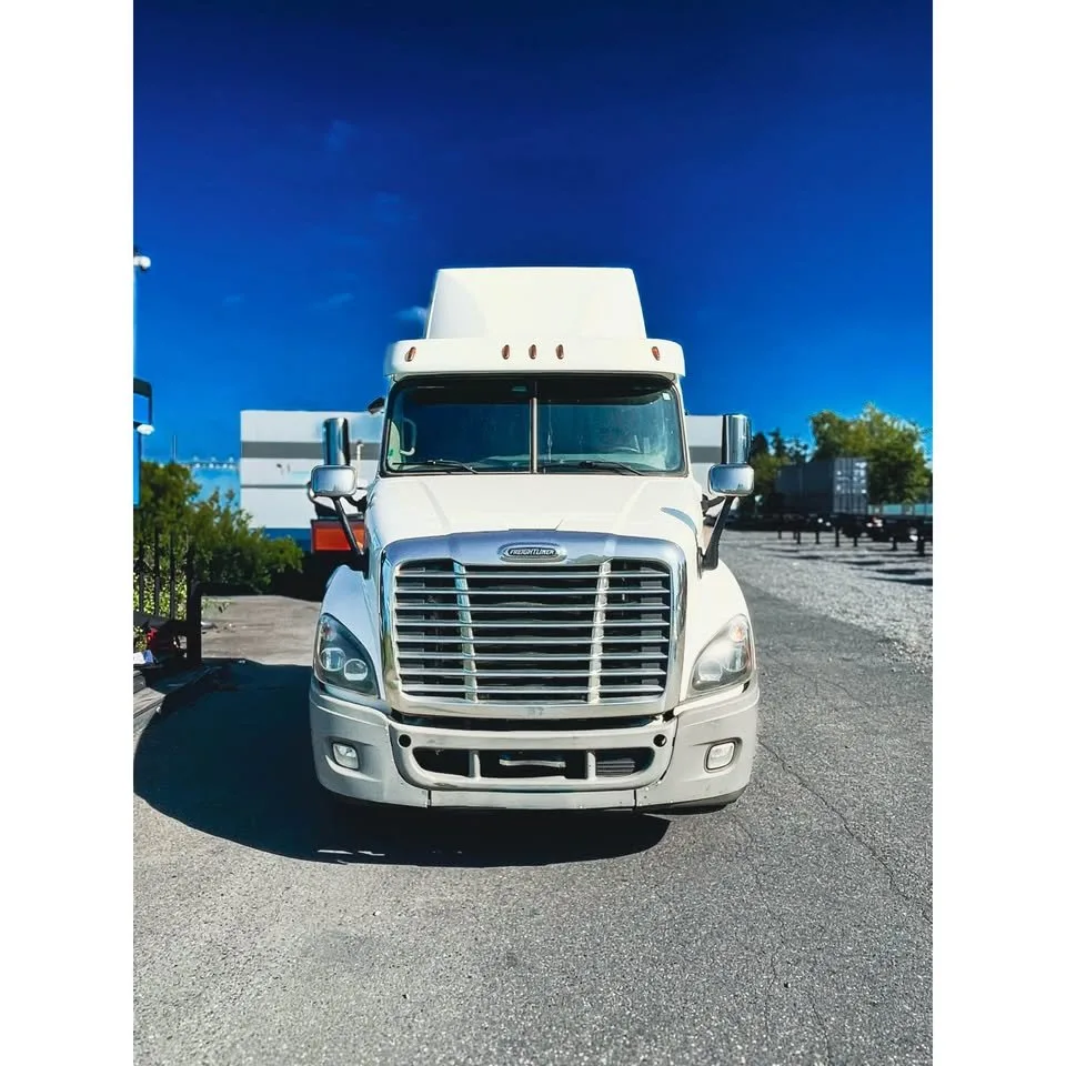2018 Freightliner Cascadia Day Cab — photo 4 of 8