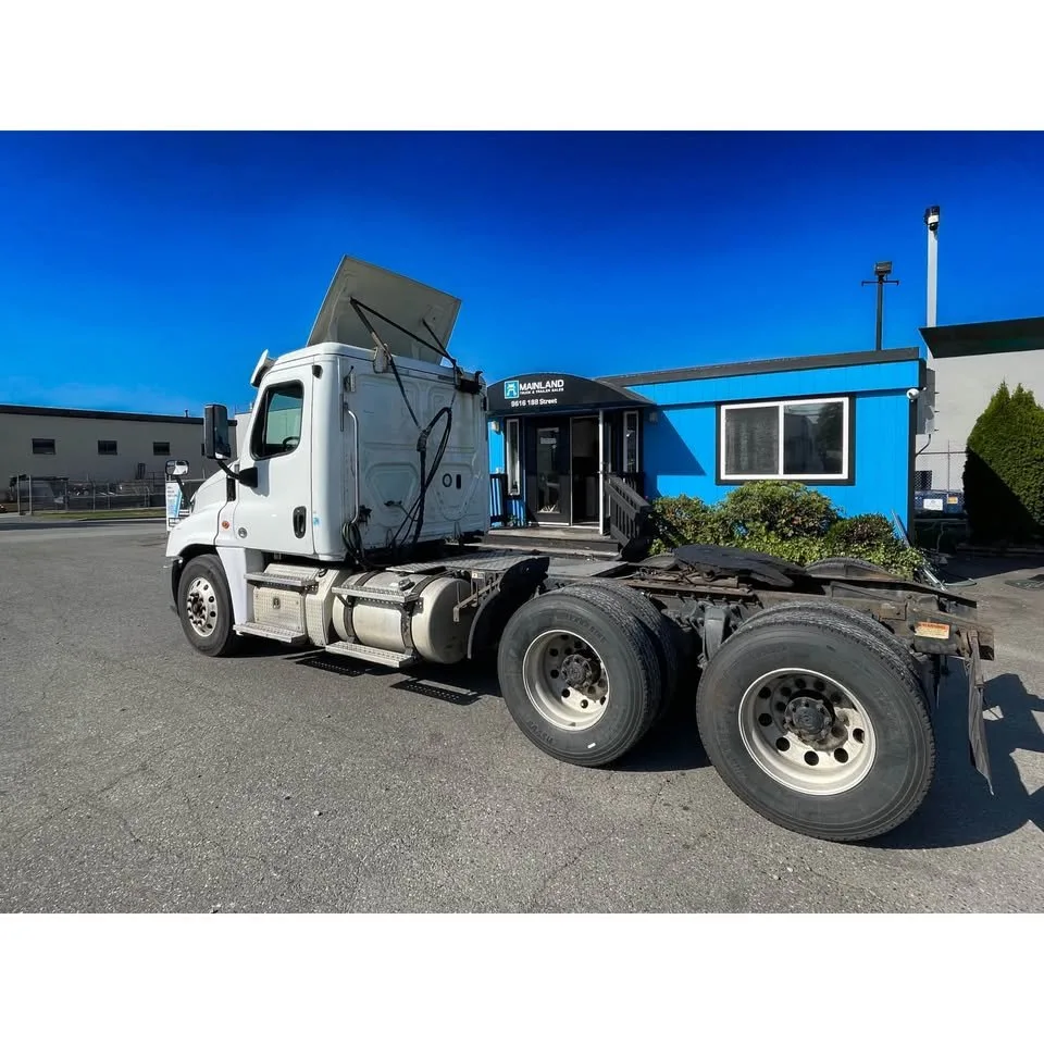 2018 Freightliner Cascadia Day Cab — photo 6 of 8