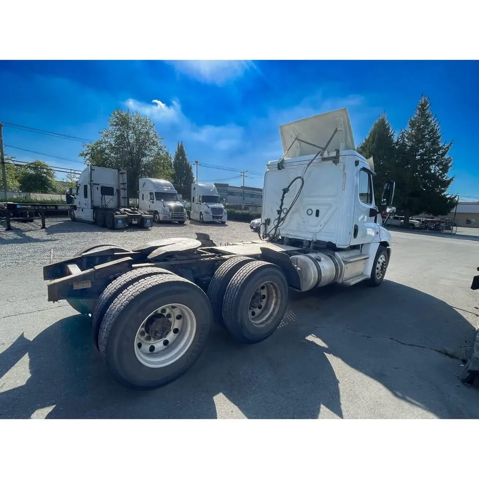 2018 Freightliner Cascadia Day Cab — photo 7 of 8
