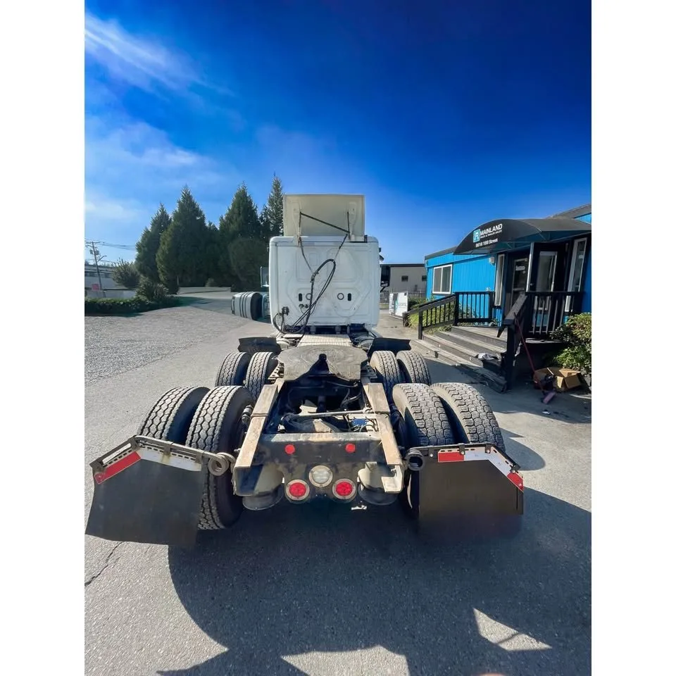 2018 Freightliner Cascadia Day Cab — photo 8 of 8